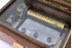  Caixa de música em madeira da marca Thorens com sistema de rolo